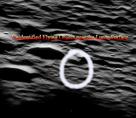 AS 11-43-6370 - Low Altitude Cruise (EDM)
Onde evitare l'insorgere di spiacevoli - e comunque INUTILI e STERILI - polemiche, a questo punto noi ci limitiamo ad evidenziare il dato (assolutamente inequivocabile) per cui l'Oggetto ripreso è un Oggetto REALE a tutti gli effetti (come dimostra il fatto che esso proietta ombra sul Suolo Lunare) e non un image-artifact.

Si tratta, quindi ed a nostro parere, di un OVNI (ossìa si un Oggetto Volante Non Identificato) al 100%. 

Resta inteso che se poi qualcuno riuscisse nell'opera di identificarlo, costui non dovrà fare altro che scriverci e sottoporci il Suo Lavoro, il materiale e gli elementi di prova raccolti ed adottati per risolvere il Mistero e noi saremo ben lieti di pubblicare il tutto.

Ma sinchè ciò non accadrà, noi possiamo solamente dire GRAZIE al nostro Amico e Partner "Luna Cognita" per la eccezionale segnalazione!
Parole chiave: Highly Controversial Frame