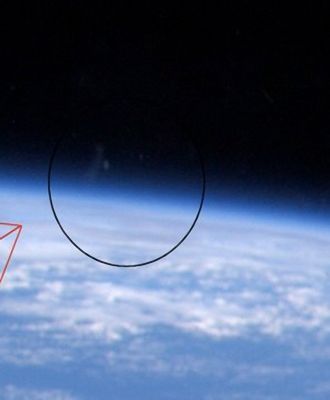 Extremely High-Altitude "Pillar-like" Cloud, Image-Artifact, Reflection or...just some sort of UFO? (EDM)
nessun commento
Parole chiave: The Earth from orbit - Controversial