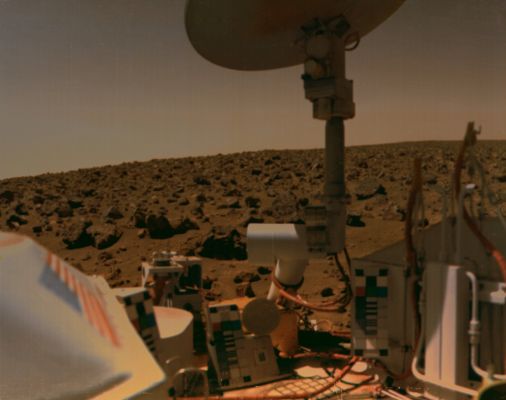 From the "Viking Archive" - Viking Lander 2: Antenna, Sky and Distant Horizon (Absolute Natural Colors; credits: Dr Paolo C. Fienga - Lunexit Team) 
nessun commento
Parole chiave: Martian Horizon - Chrise Planitia