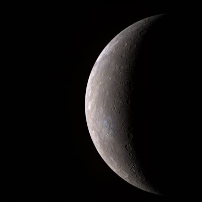 Mercury in False Colors (credits: NASA)
One week ago, the MESSENGER Spacecraft transmitted to Earth the first HR image of Mercury by a spacecraft in over 30 years, since the 3 Mercury flybys of Mariner 10 in 1974 and 1975. MESSENGER's Wide Angle Camera (WAC), part of the Mercury Dual Imaging System (MDIS), is equipped with 11 narrow-band color filters, in contrast to the two visible-light filters and one ultraviolet filter that were on Mariner 10's vidicon camera. By combining images taken through different filters in the visible and infrared, the MESSENGER data allow Mercury to be seen in a variety of high-resolution color views not previously possible. MESSENGER’s eyes can see far beyond the color range of the human eye, and the colors seen in the accompanying image are somewhat different from what a human would see.

The color image was generated by combining three separate images taken through WAC filters sensitive to light in different wavelengths; filters that transmit light with wavelengths of 1000, 700, and 430 nnmts (infrared, far red, and violet, respectively) were placed in the red, green, and blue channels, respectively, to create this image. The human eye is sensitive across only the wavelength range 400 to 700 nanometers. Creating a false-color image in this way accentuates color differences on Mercury's surface that cannot be seen in the single-filter, black-and-white images released last week.

Parole chiave: Mercury Fly-By