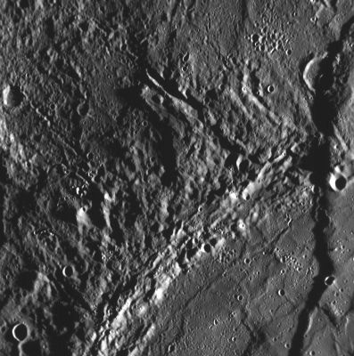 Mercury's Long Cliffs
As the MESSENGER team continues to study the HR images taken during the Mercury flyby encounter on January 14, 2008, scarps (cliffs) that extend for long distances are discovered. This frame, taken by the Narrow Angle Camera (NAC) of the Mercury Dual Imaging System (MDIS), shows a Region of Mercury's surface previously unseen by spacecraft and a large scarp crossing vertically through the scene, on the far right of the image. This scarp is the northern continuation of the one seen in the NAC image released on January 16. The width of this image is about 200 Km (approx. 125 miles), showing that these scarps can be hundreds of kilometers long on Mercury.

The presence of many long and high scarps, as discovered from pictures from the Mariner 10 Mission in 1974 and 1975, suggests a history for Mercury that is unlike that of any of the other Planets in the Solar System. These giant scarps are believed to have formed when Mercury’s interior cooled and the entire Planet shrank slightly as a result.
However, Mariner 10 was able to view less than half the planet, so the global extent of these scarps has been unknown. MESSENGER images, like this one, are providing the first high-resolution looks at many areas on Mercury's surface, and science team members are busy mapping these newly discovered scarps to see whether they are common everywhere on the planet.

Mission Elapsed Time (MET) of image: 108826206

Parole chiave: Mercury Fly-By