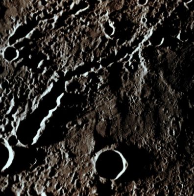 Secondary Crater Chains (Absolute Natural Colors; credits for the additional process. and color.: Dr Paolo C. Fienga - Lunexit Team)
This image, taken with the Narrow Angle Camera (NAC), shows a pair of Secondary Crater Chains. These features are formed when Ejecta from a Primary iImpact is thrown outward from the growing crater cavity. As chunks of Ejecta fall back to the Surface, they can form Chains of Secondary Craters that often overlap.

This image was acquired as part of MDIS's High-Resolution Surface Morphology Base Map. The surface morphology base map will cover more than 90% of Mercury's Surface with an average resolution of approx. 250 meters/pixel (0,16 miles/pixel or 820 feet/pixel). 
Images acquired for the Surface Morphology Base Map typically have off-vertical Sun angles (such as High Solar Incidence Angles, meaning low Sun over the Local Horizon ) and visible shadows so as to reveal clearly the topographic form of geologic features.

Date acquired: October 28, 2011
Image Mission Elapsed Time (MET): 228324766
Image ID: 943677
Instrument: Narrow Angle Camera (NAC) of the Mercury Dual Imaging System (MDIS)
Center Latitude: 2,94° North
Center Longitude: 160,5° East
Resolution: 193 meters/pixel
Scale: this frame is about 100 Km (approx. 62 miles) across
Solar Incidence Angle: 87,3° (meaning that the Sun is about 2,7° above the Local Horizon)
Emission Angle: 17,3°
Sun-Mercury-MESSENGER (or "Phase") Angle: 104,7°
Parole chiave: Mercury from orbit - Craters - Secondary Craters Chain