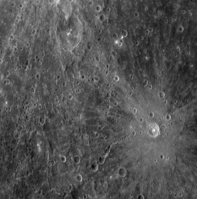 Unnamed Crater with Bright Ejecta Rays (HR)
During its flyby of Mercury on Jan. 14, 2008, NASA’s MESSENGER spacecraft acquired High-Resolution (HR) images of the Planet's surface. This image shows a previously unseen crater with distinctive bright rays of ejected material extending outward from the crater's center. 
A chain of craters nearby is also visible. Studying impact craters provides insight into the history and composition of Mercury as well as dynamical processes that occurred throughout our Solar System. 
This image is one of 99 taken by the Spacecraft to enable the creation of a large, HR mosaic of the northeast quarter of the Region.
Parole chiave: Mercury Fly-By