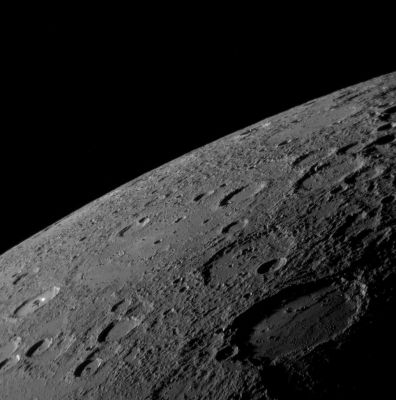 Mercury's Horizon (HR)
As NASA’s MESSENGER drew closer to Mercury for its historic first flyby, the Spacecraft acquired this image showing a variety of surface textures, including smooth plains at the center of the image, numerous impact craters and rough material that appears to have been ejected from the large crater to the lower right. 

MESSENGER has acquired over 1200 images of Mercury. These types of images will assist scientists to study, as never before, details to help them learn about the history and evolution of the innermost Planet.
Parole chiave: Mercury Fly-By