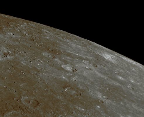 Mercurian Limb and Navoi Crater (Natural Colors; credits: Lunar Explorer Italia)
At the center of this NAC image is the crater Navoi, named in November 2008 for the Uzbek poet Alisher Navoi (1441/1501 - see also PIA11762). 
Located in the far north of Mercury’s Northern Hemisphere, Navoi can be seen clearly as a bright orange feature near the top of a previously released enhanced-color Wide Angle Camera (WAC) image of the Caloris Basin (part of which is shown in this release) (see PIA10359). As seen in that color WAC image, Navoi contains uncommon reddish material that indicates a different rock composition from its surroundings. In the high-resolution NAC image shown here, Navoi also appears to have an irregularly shaped depression in its center. Such depressions have been seen elsewhere on Mercury, including within Praxiteles Crater (see PIA12040), and may indicate past volcanic activity. 

Date Acquired: January 14, 2008
Image Mission Elapsed Time (MET): 108828804
Instrument: Narrow Angle Camera (NAC) of the Mercury Dual Imaging System (MDIS)
Resolution: 550 meters/pixel (0,34 miles)
Scale: Navoi is about 66 Km (approx. 41 miles) in diameter
Spacecraft Altitude: approx. 21.700 Km (about 13.500 miles)
Parole chiave: Mercury
