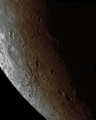 Mercurian Limb with Rembrandt Basin (Natural Colors; credits: Lunar Explorer Italia)
This mosaic was assembled using NAC images acquired as the MESSENGER spacecraft approached the Planet during the mission's second Mercury flyby. The Rembrandt Impact Basin is seen at the center of the mosaic, as night was falling across the Basin's Eastern Edge. An image similar to this one appears on the cover of the 1st of May issue of the "Science" magazine, which contains four articles on the latest results from that flyby. Click here to view more materials presented during a NASA media teleconference about these latest findings. 

Date Acquired: October 6, 2008
Instrument: Narrow Angle Camera (NAC) of the Mercury Dual Imaging System (MDIS)
Scale: Rembrandt Basin is approx. 715 Km (about 444 miles) in diameter
Parole chiave: Mercury