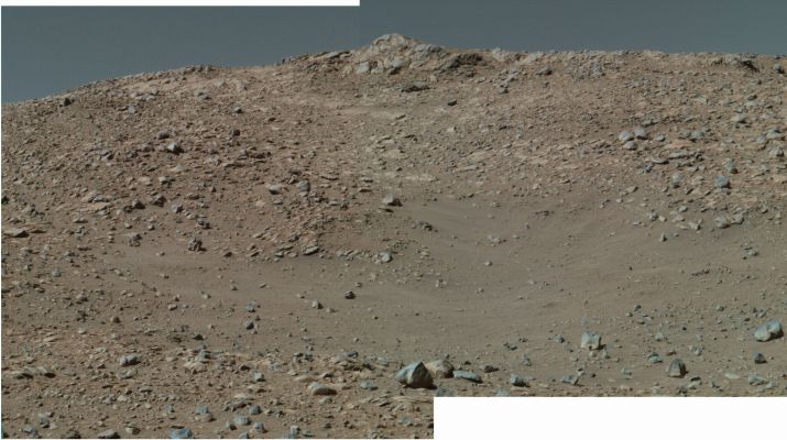 On the Way to the Top (natural colors - elab. Keith Laney)
Bellissima interpretazione questa, ma...Gusev Crater (in accordo alla stessa "visione" di Keith Laney), è "verdognolo" o "arancione"?

Difficile risultare credibili a 360° allorchè non si riesce ad essere coerenti neppure a 180°...Non credete?!?
Parole chiave: Martian Surface - Outcrop