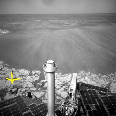 Semi-buried "Double Wheel"??? (1 - ctx frame; credits: Roberto Tremolada)
In questo context-frame - ben selezionato dal nostro Ottimo Amico Roberto Tremolada - possiamo cogliere un intrigante dettaglio (semi-sepolto nella sabbia e posizionato nei pressi di un Pavimento Marziano non troppo distante dall'Outer Rim del Cratere Victoria) il quale pare essere rappresentativo di un manufatto: una sorta di "doppia ruota"!

Ma andiamo a vedere meglio nell'extra-detail mgnf...
Parole chiave: Martian Surface - Extremely Unusual Surface Feature - The "Double Wheel"