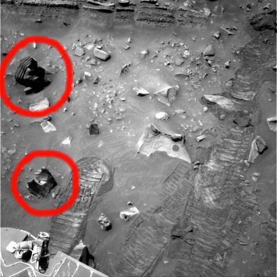 Something or Nothing? - Sol 755 (context frame - credits: Sig. Enzo Lojacono)
RicordandoVi di andare a dare un'occhiata a quello che scrivemmo, sempre a proposito di questo frame, nel quadro contenuto all'interno della Sezione "Walking on Mars" e prima di andare a vedere che cosa ci mostra l'extra-detail mgnf che segue (e realizzato dal nostro Amico e Socio, Sig. Enzo Lojacono), leggiamo quello che lui stesso ci ha scritto e poi cerchiamo di rifletterci sopra:"...Ho provato a rielaborare il frame (con i miei modestissimi mezzi) perchè a me i due elementi sembrano facenti parte di uno stesso (manufatto???!!!) attraversato da un foro interno...come se si trattasse di una parte meccanica.
In pratica ho isolato i due elementi e ruotandoli li ho accostati come immaginavo di vedere l'oggetto.
Il risultato mi sembra interessante ... anche se la nostra logica probabilmente non ci consente di vedere al di là dei nostri modelli terreni e quindi ogni forma di natura extra potrebbe essere qualcosa di assolutamente inimmaginabile... però.........".

Una eccellente riflessione, qualche che sia la Vostra opinione istintuale riguardo a quanto mostrato dal frame in questione. Ed ora andiamo a vedere il super-dettaglio... 
Parole chiave: Martian Surface - Unusual Surface Feature - Controversial