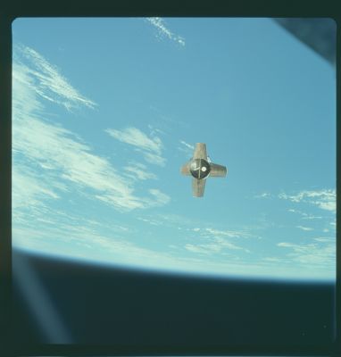 AS 07-03-1525 - Training around the Earth
Parole chiave: Spacecrafts - Apollo 7