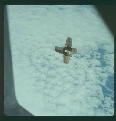 AS 07-03-1527 - Training around the Earth
Parole chiave: Spacecrafts - Apollo 7