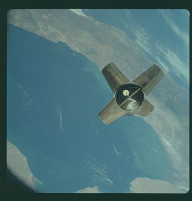 AS 07-03-1529 - Training around the Earth
Parole chiave: Spacecrafts - Apollo 7