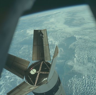 AS 07-03-1542 - Training around the Earth
nessun commento
Parole chiave: Spacecrafts - Apollo 7