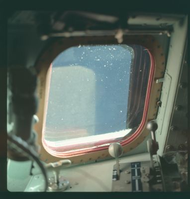 AS 07-03-1557 - Sunlights outside...
nessun commento
Parole chiave: Spacecrafts - Apollo 7 - Interior