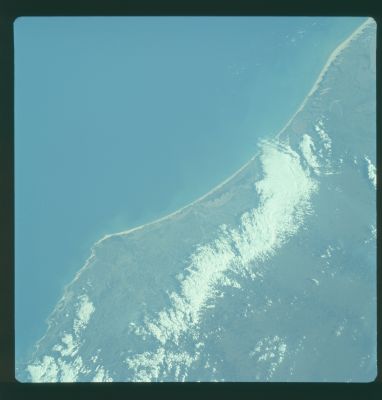 AS 07-04-1595 - A smooth coastline
Parole chiave: The Earth from orbit