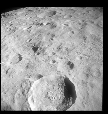 AS 08-13-2246 - Highly Cratered Region (3)
Coord.: approx. 15° South Lat. and 165° West Long.
Parole chiave: The Moon from orbit - Highly Cratered Region
