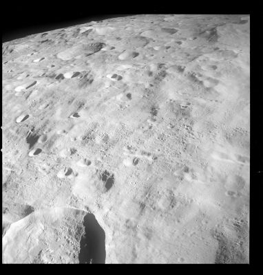 AS 08-13-2247 - Highly Cratered Region (4)
Coord.: 14° South Lat. and 167° West Long.
Parole chiave: The Moon from orbit - Highly Cratered Region