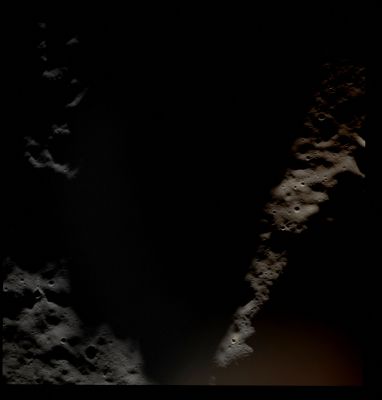 AS 08-14-2397 - In the Darkness (Absolute Natural Colors; credits for the additional process. and color.: Dr Paolo C. Fienga - Lunexit Team) 
Image Collection: 70mm Hasselblad 
Mission: 8 
Magazine: 14 
Magazine Letter: B 
Latitude: approx. 3,0° South 
Longitude: approx. 154,0° West
Lens Focal Length: 250 mm 
Description: NEAR TERMINATOR; FARSIDE 
Film Type: SO-368 
Film Width: 70 mm 
Film Color: color 

Nota Lunexit: lo "sbuffo" di luce visibile in basso NON E' un'aberrazione dell'immagine derivata dal nostro processo di colorizzazione, ma è (molto probabilmente) la conseguenza di un riflesso del Sole attraverso le lenti della videocamera impiegata per la ripresa.
Parole chiave: The Moon from Orbit