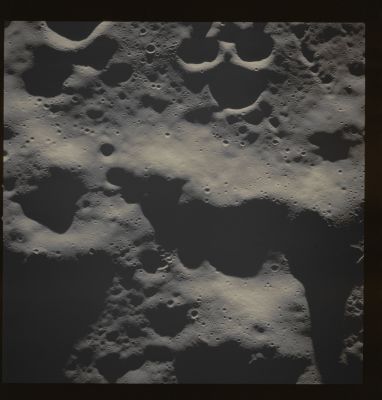 AS 08-14-2399 - The Dark Side of the Moon (3 - natural colors; credits: Lunexit)
Image Collection:  70mm Hasselblad 
Mission:  8 
Magazine:  14 
Magazine Letter:  B 
Latitude: approx. 3,0° South  
Longitude: approx: 155,0° West
Lens Focal Length:  250 mm 
Description:  NEAR TERMINATOR; FARSIDE 
Film Type:  SO-368 
Film Width:  70 mm 
Film Color:  color
Parole chiave: The Moon from orbit - Terminator - Farside