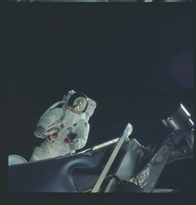 AS 09-19-2983 - E.V.A.
nessun commento
Parole chiave: E.V.A. - Apollo 9