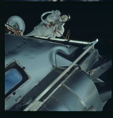 AS 09-19-2984 - E.V.A.
nessun commento
Parole chiave: E.V.A. - Apollo 9