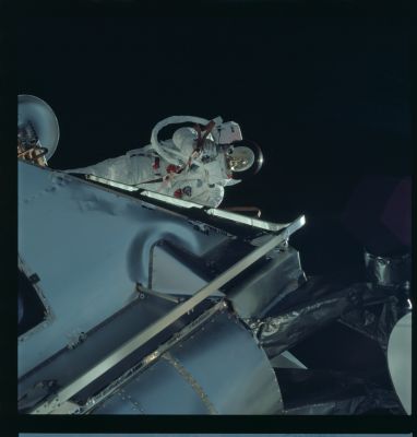 AS 09-19-2985 - E.V.A.
nessun commento
Parole chiave: E.V.A. - Apollo 9