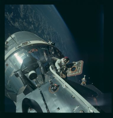 AS 09-20-3057 - Should I stay or should I go?...
nessun commento
Parole chiave: Spacecrafts - Apollo 09 - CSM