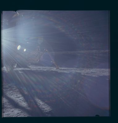 AS 12-46-6740 - The Lunar Module
Caption NASA:"116:22:29 MT - Rightward of 6739. View past the south (minus-Y) LM strut toward Surveyor III. As Pete mentions at 118:27:12, he mistakenly took the pan at 15-foot focus instead of 74-foot focus".
Parole chiave: Lunar Module
