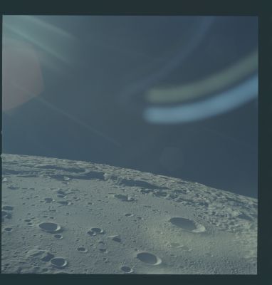 AS 12-51-7521 - Reflections over a cratered Region
nessun commento
Parole chiave: The Moon from orbit - Craters and Ridges