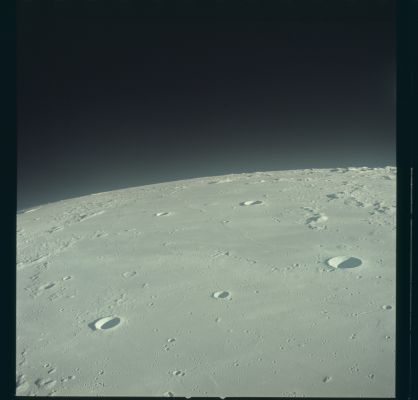 AS 12-51-7546 - Lunar Horizon
nessun commento
Parole chiave: The Moon from orbit