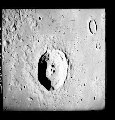 AS 14-70-9825 - Lansberg
Image Collection:  70mm Hasselblad 
Mission: Apollo 14 
Magazine:  70 
Magazine Letter:  Q 
Lens Focal Length:  80 mm 
Quality:  Fair 
Film Type:  3400 
Film Width:  70 mm 
Film Color:  black & white 
Feature(s):  Lansberg
Parole chiave: The Moon from orbit - Craters - Lansberg