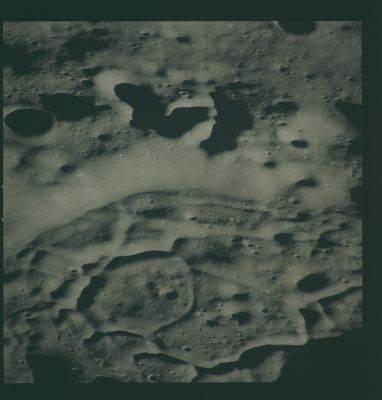 AS 14-72-9954 - Chaplygin
Image Collection:  70mm Hasselblad 
Mission: Apollo 14 
Magazine:  72 
Magazine Letter:  L 
Latitude:  5,5° South
Longitude: 146° East
Film Type:  SO-368 
Film Width:  70 mm 
Film Color:  color 
Feature(s):  Chaplygin Area
Parole chiave: The Moon from orbit - Craters - Chaplygin