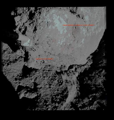 AS 15-86-11571 - The "Lunar Pearls" of Station 2 Boulder (special processing by Lunexit)
Osservate i dettagli indicati e marcati in rosso che si trovano sulla porzione scoperta (insomma quella che una volta era la base del macigno, prima che venisse ribaltato) dello Station 2 Boulder e poi, se volete, diteci che cosa pensate che sìano; a noi è piaciuta l'idea di battezzare queste curiosissime Surface Features come "Perle Lunari", ma se Voi aveste delle idee migliori...Noi le aspettiamo!
Parole chiave: Lunar Surface - Station 2 Boulder & Lunar Pearls
