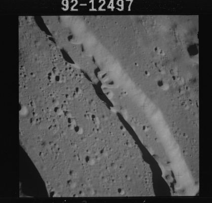 AS 15-92-12497 - The "cradle" of the TLP's: Vallis Schroteri (3)
nessun commento
Parole chiave: The Moon from orbit - Vallis Schroteri