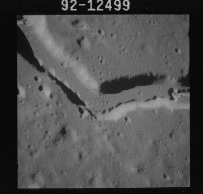 AS 15-92-12499 - The "cradle" of the TLP's: Vallis Schroteri (5)
nessun commento
Parole chiave: The Moon from orbit - Vallis Schroteri