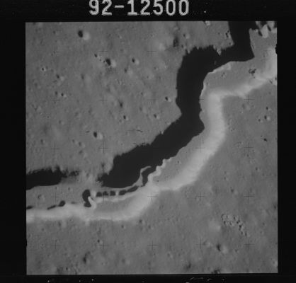 AS 15-92-12500 - The "cradle" of the TLP's: Vallis Schroteri (6)
nessun commento
Parole chiave: The Moon from orbit - Vallis Schroteri