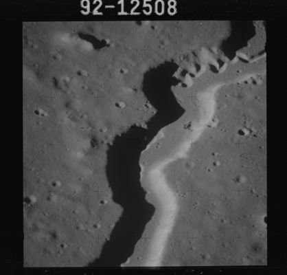 AS 15-92-12508 - The "cradle" of the TLP's: Vallis Schroteri (14)
Image Collection:  70mm Hasselblad 
Mission:  15 
Magazine:  92 
Magazine Letter:  OO 
Latitude: 26° North 
Longitude: 52° West
Lens Focal Length:  500 mm 
Film Type:  3401 
Film Width:  70 mm 
Film Color:  black & white 
Feature(s):  VALLIS SCHROTERI
Parole chiave: The Moon from orbit - Vallis Schroteri