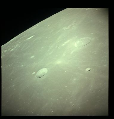 AS 15-93-12592 - Just a few craters...
Image Collection:  70mm Hasselblad 
Mission:  15 
Magazine:  93 
Magazine Letter:  P 
Latitude: 28° North
Longitude: 35° West
Film Type:  SO-368 
Film Width:  70 mm 
Film Color:  color
Parole chiave: The Moon from orbit - Craters and Limb