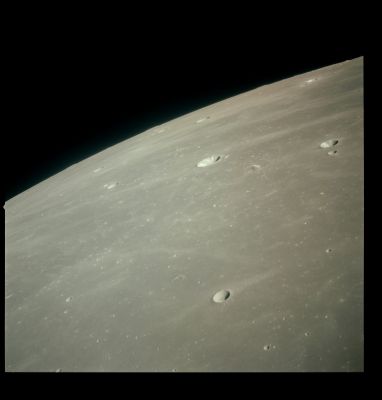 AS 15-93-12593 - Just a few craters...
Image Collection: 70mm Hasselblad 
Mission: 15 
Magazine: 93 
Magazine Letter: P 
Latitude: 23,0° North
Longitude: 35,5° West
Film Type: SO-368 
Film Width: 70 mm 
Film Color: color 
Parole chiave: The Moon from orbit - Craters and Limb