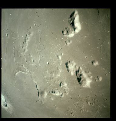 AS 15-93-12597 - Islands, in a Sea of Old Lava - proximities of Aristarchus & Herodotus (2)
Image Collection:  70mm Hasselblad 
Mission:  15 
Magazine:  93 
Magazine Letter:  P 
Latitude: 26,5° North
Longitude: 42,5° West
Film Type:  SO-368 
Film Width:  70 mm 
Film Color:  color
Parole chiave: The Moon from orbit - Craters