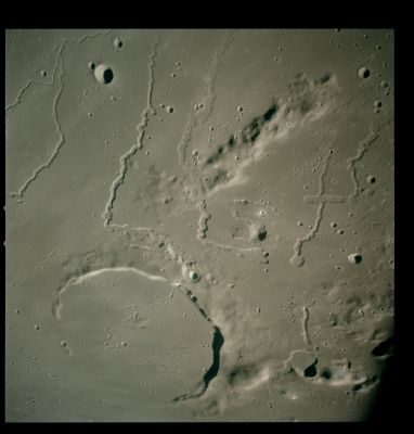 AS 15-93-12608 - Prinz Crater and Rima
Image Collection:  70mm Hasselblad 
Mission:  15 
Magazine:  93 
Magazine Letter:  P 
Latitude: 26,5° North
Longitude: 44,0° West
Film Type:  SO-368 
Film Width:  70 mm 
Film Color:  color
Parole chiave: The Moon from orbit - Craters