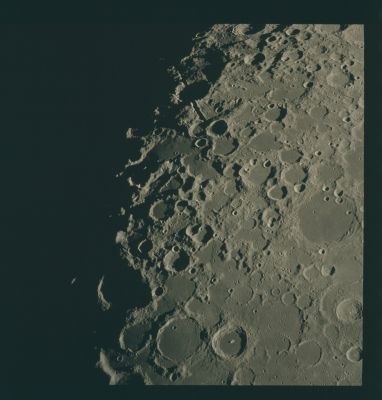 AS 15-96-13089 - Lyot and Rima Schroedinger on the Lunar Terminator
Image Collection:  70mm Hasselblad 
Mission:  15 
Magazine:  96 
Magazine Letter:  Q 
Latitude: approx. 27,0° South
Longitude: approx. 82,0° East
Film Type:  SO-368 
Film Width:  70 mm 
Film Color:  color 
Feature(s):  LYOT CRATER and VALLIS SCHRODINGER
Parole chiave: The Moon from orbit - Craters - Lyot