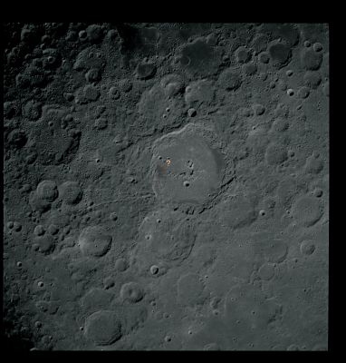 AS 15-96-13092 - Abel, Hecataeus, Humboldt and a VERY unusual Surface Feature (Special Processing by Lunexit)
Un'immagine orbitale ottenuta da circa 115 Km di altitudine, ma che si rivela di grande bellezza e suggestione. 
E non solo! Se guardate accanto al punto interrogativo potrete notare una curiosissima Surface Feature: due crateri, perfettamente circolari e perfettamente concentrici. Certo, si tratta, con ogni probabilità, di uno "scherzo" della Natura ma...Che "Scherzo"!!!
Parole chiave: The Moon from orbit - Craters - Abel, Hecataeus and Humboldt