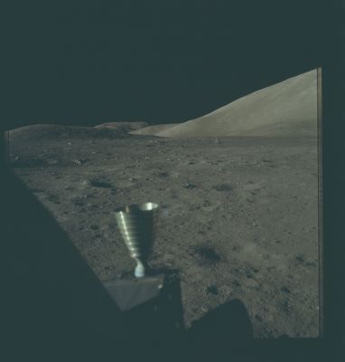 AS 17-147-22479 - Panorama pre-EVA-1
Caption NASA:"115:03:02 MT - Pre-EVA-1 LM window pan. 
RCS thrusters, Bear Mountain, South Massif, Poppie Crater".
Parole chiave: Lunar Panorama - Bear Mountain and South Massif