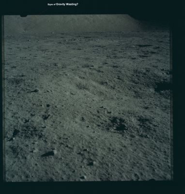 AS 17-147-22503 - Signs of Gravity Wasting?
EVA-1 at the LM. 4 o'clock pan. Near surface. Large boulder track.
Parole chiave: Lunar Surface - Hollows, Regolith and Boulder Track