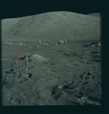 AS 17-147-22549 - Geophone Panorama
Geophone 3 pan. Geophone #3

Parole chiave: Lunar Panorama - North Massif & various instruments