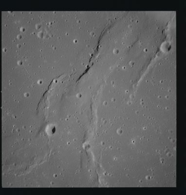 AS 17-150-23021 - Mare Serenitatis
Coord.: 19,5° North Lat. and 23,6° East Long.
Parole chiave: The Moon from orbit - Mare Serenitatis