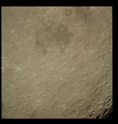 AS 17-152-23321 - Mare Smythii and Pasteur (elab. in true colors by Lunexit)
Image Collection:  70mm Hasselblad 
Mission:  17 
Magazine:  152 
Magazine Letter:  PP 
Mission Activity:  TEC (Trans Earth Coast)
Film Type:  SO-368 
Film Width:  70 mm 
Film Color:  color
Parole chiave: The Moon from Space - Mare Smythii and Pasteur