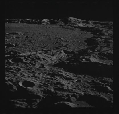 AS 17-153-23538 - Mare Ingenii (Sea of Ingenuity)
Image Collection:  70mm Hasselblad 
Mission:  17 
Magazine:  153 
Magazine Letter:  MM 
Revolution:  36 
Latitude: 27,5° South
Longitude: 163,4° East 
Lens Focal Length:  250 mm 
Camera Altitude:  119 Km 
Sun Elevation (on Local Horizon): 9° 
Mission Activity:  REV 36 
Film Type:  SO-368 
Film Width:  70 mm 
Film Color:  color
Feature(s):  MARE INGENII
Parole chiave: The Moon from orbit - Mare Ingenii