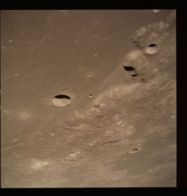AS 17-153-23570 - Various rilles and Sulpicius Gallus Crater (elab. in True Colors by Lunexit)
Image Collection:  70mm Hasselblad 
Mission:  17 
Magazine:  153 
Magazine Letter:  MM 
Revolution:  39 
Latitude:  19,1° North
Longitude: 11,5° East 
Lens Focal Length:  80 mm 
Camera Altitude:  108 Km 
Sun Elevation (on Local Horizon):  20° 
Mission Activity:  REV 39 
Film Type:  SO-368 
Film Width:  70 mm 
Film Color:  color 

Parole chiave: The Moon from orbit - Craters - Sulpicius Gallus